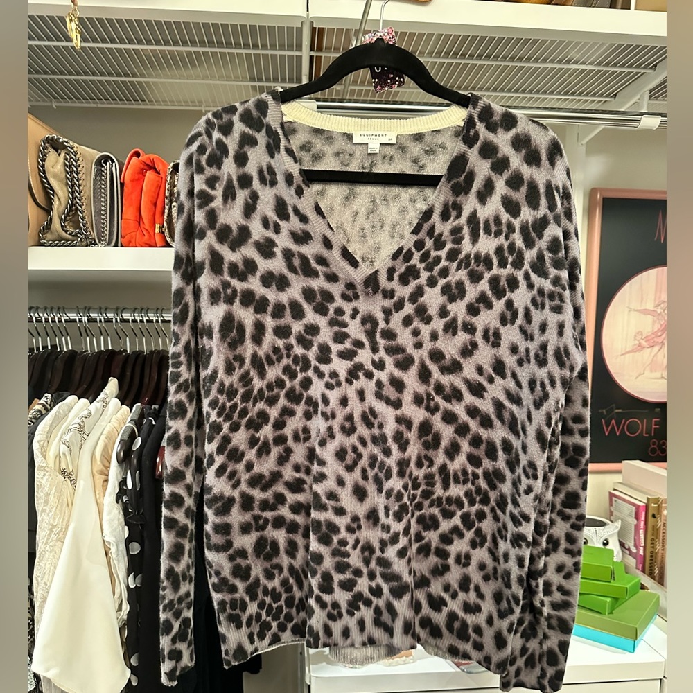 Equipment Animal Leopard Print 100% Cashmere Sweater in Gray Size Small EUC